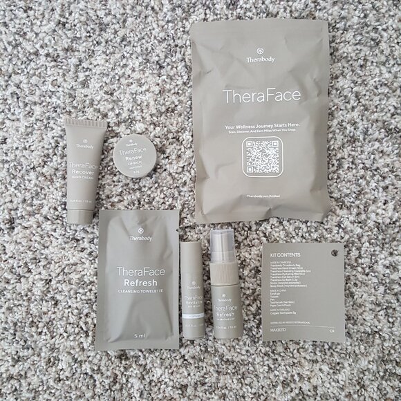 United Airlines Polaris First Class Therabody Kit Cross Body Belt Bag Fannypack - Picture 2 of 11